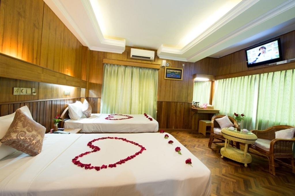The Hotel Emperor Mandalay Exteriör bild